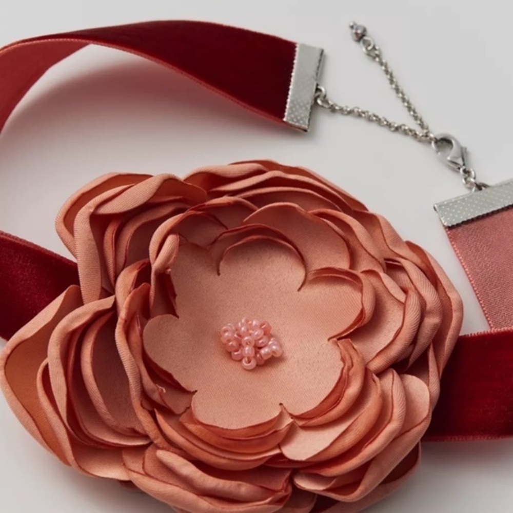 Urban outfitters Brown silver rose layered necklace Choke